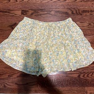 Size M American Eagle floral skort